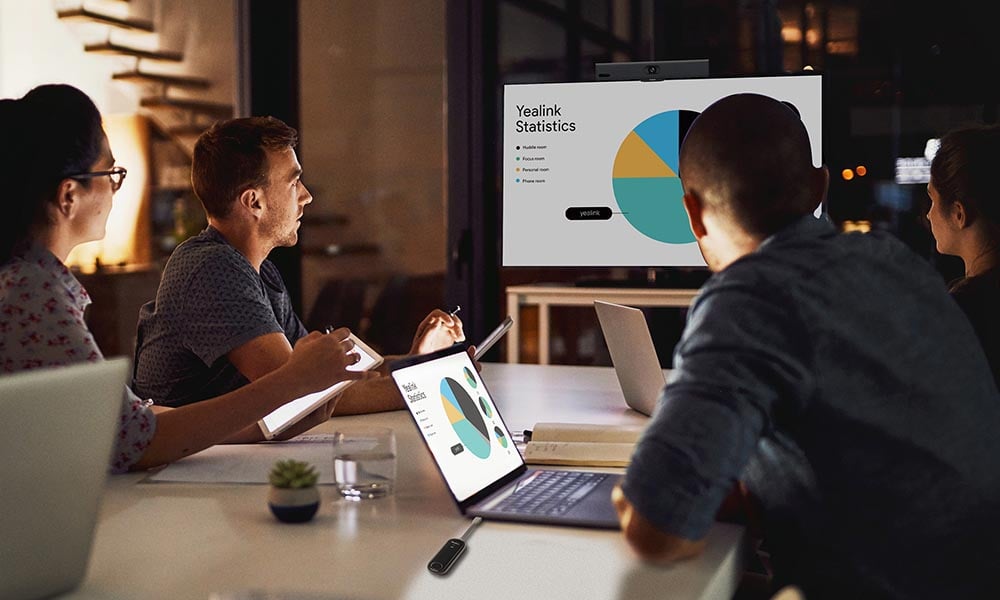 yealink-meetingbar-a10-015-in-huddle-room