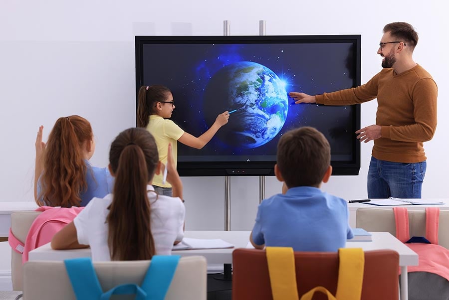 Interaktives Whiteboard / Grossdisplay für Schulungsräume und Klassenräume - Nachgestelltes Bild